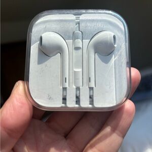 New Apple headphones